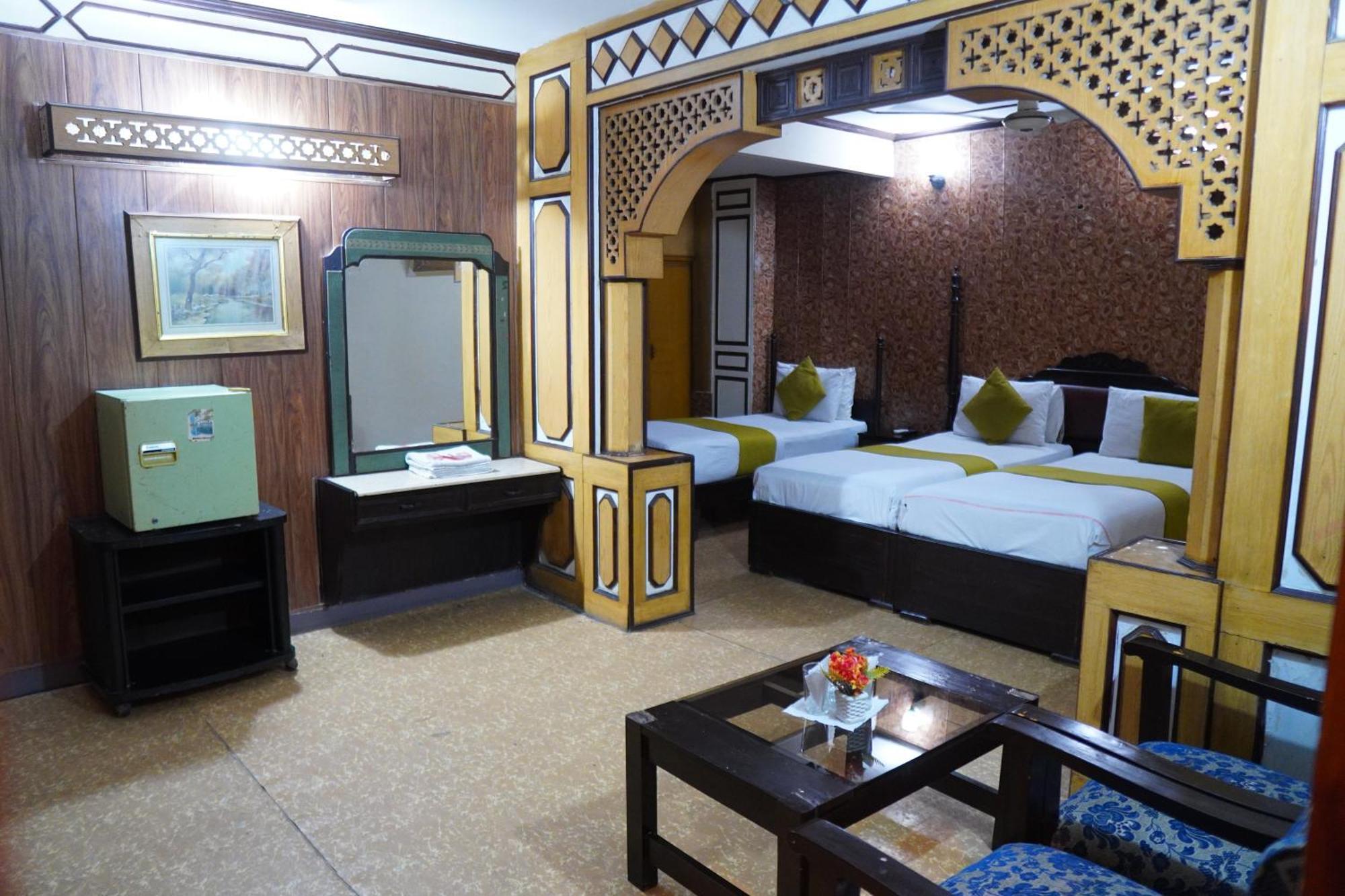 National Hotel Lahore Exteriör bild